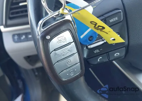 2019 Hyundai Elantra Value Edition z USA, uszkodzony, nr VIN 5NPD84LF6KH414388